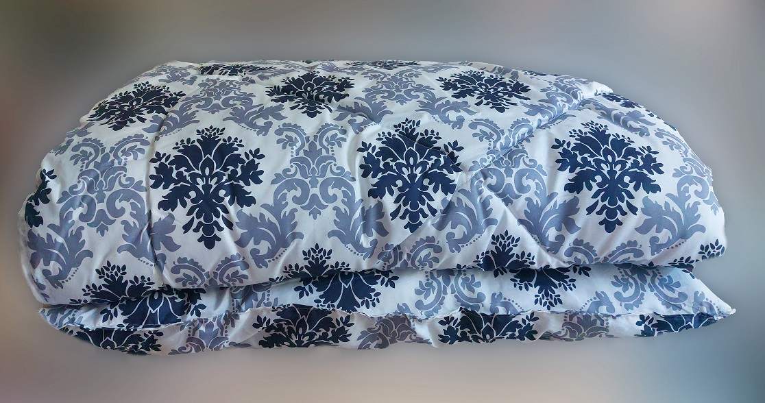 zwinięte kolorowe kołdry